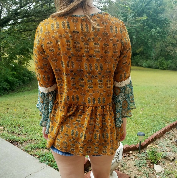 🎉 3/$25 Maurices Bell-Sleeved Top - Picture 2 of 5